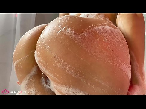 ❤️ Brunette o ipholla litho tsa botona kapa botšehali ho li khotsofatsa Pussy e nang le Vibrator ho ea ho Intense Orgasm in Shower ❤️❌ ☑